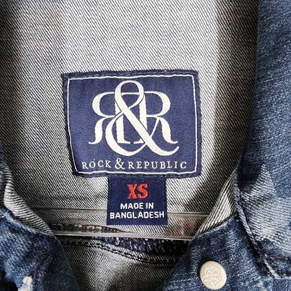 ROCK & REPUBLIC STARS DENIM SLEEVELESS JACKET - Picture 6 of 6